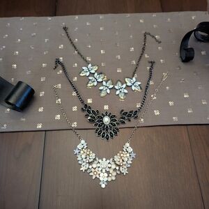 Elegant Floral Necklace Set ( 3 Pieces)